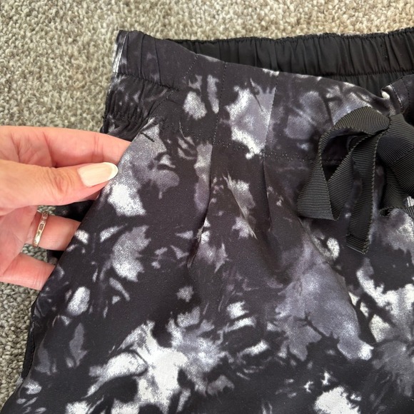 Lululemon Women's Size 6 Spring Break Away Short Dusk Dye Mid Rise Pockets - Picture 6 of 8